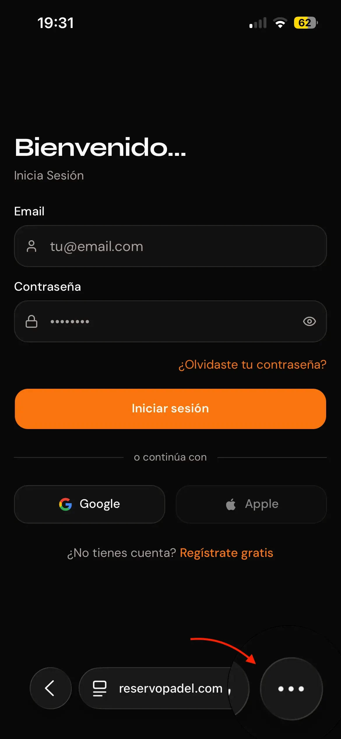 Pantalla de inicio de sesión de Reservo en Safari con el botón de menú resaltado