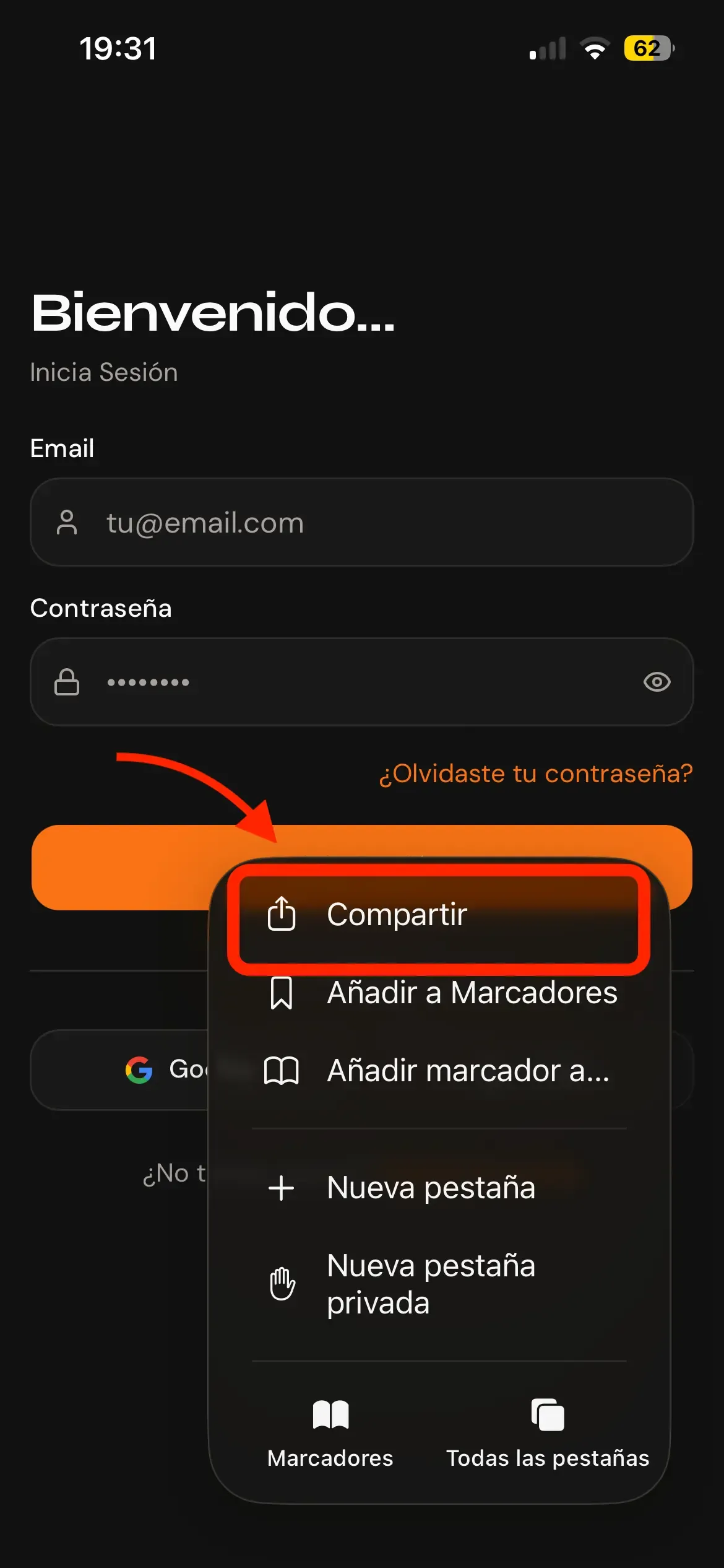 Menú de Safari en iPhone con la opción "Compartir" resaltada